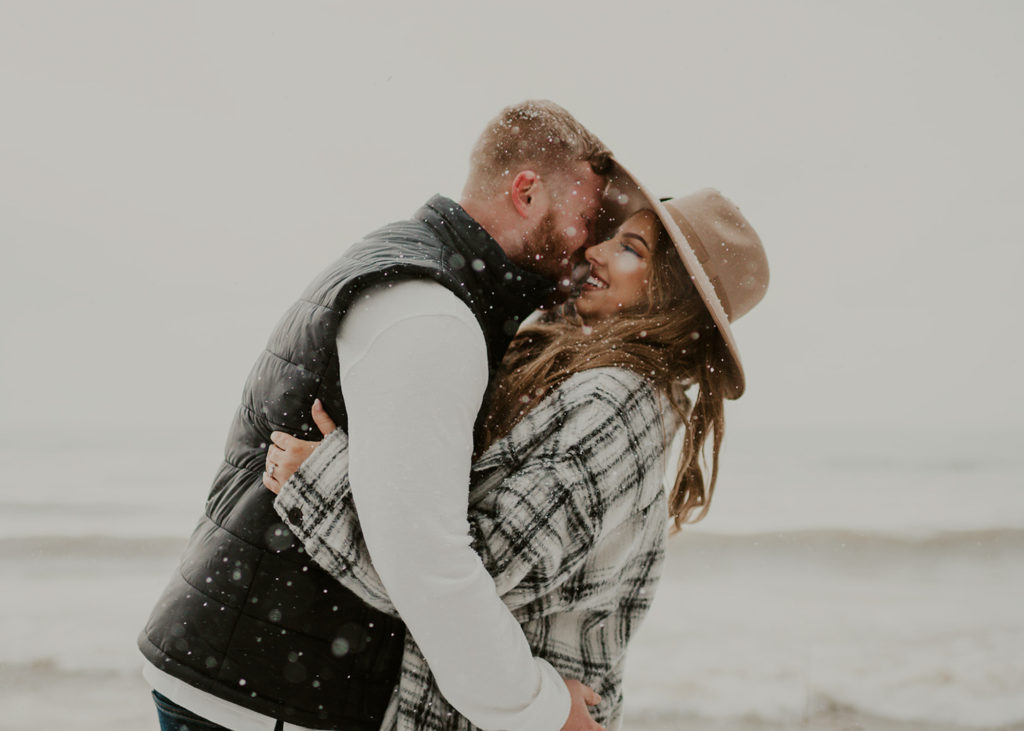 This engagement photo taken in the snow, so the couple decided to wear layers and cozy sweaters.